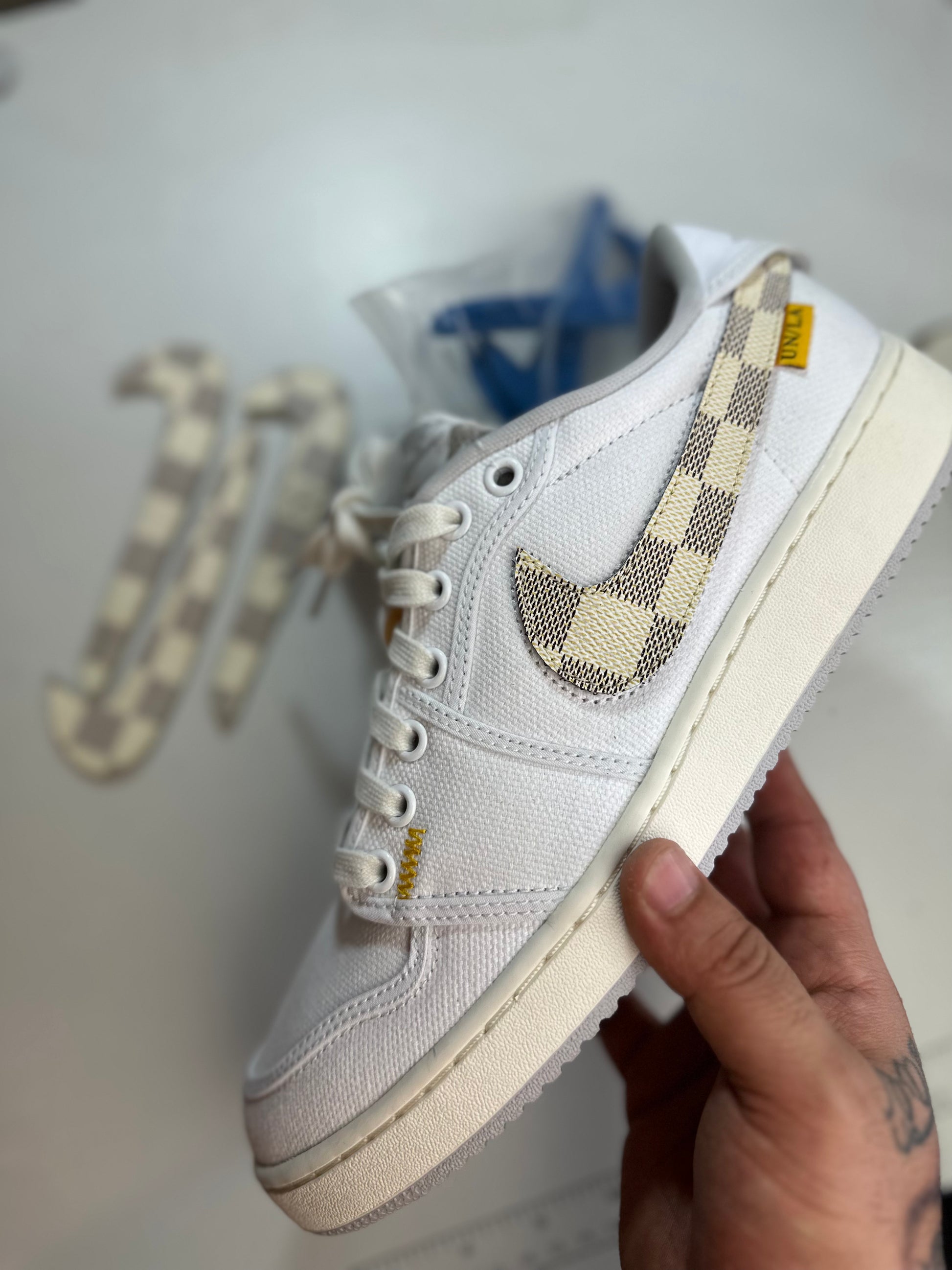 Swoosh velcro hotsell