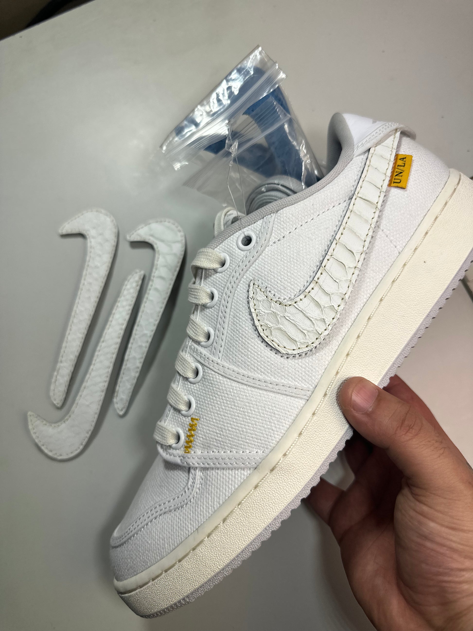 Velcro swoosh online