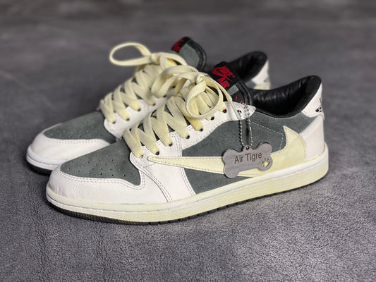 Grey Travis Scott Jordan 1 low “Air Tigre”